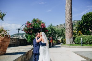 Bride and groom kissing, Villa Fondi Sorrento